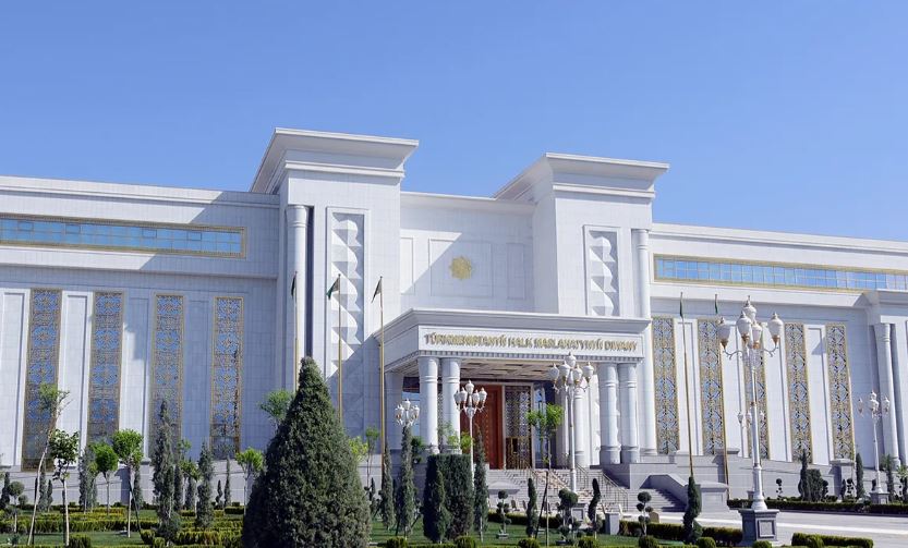 Глава Халк Маслахаты Туркменистана осмотрел проекты строительства в городе Аркадаг