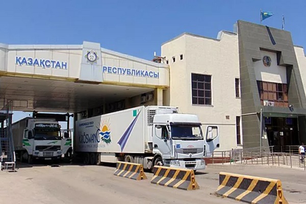 Ужесточились досмотры на границе с Казахстаном