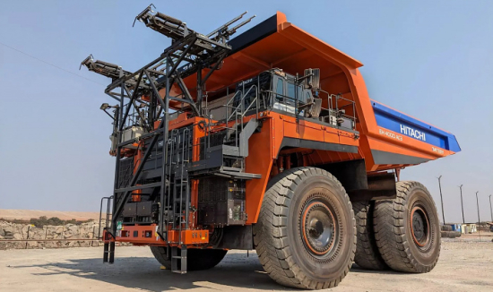 «Hitachi» dünýädäki iň uly elektrikli ulagy synagdan geçirýär