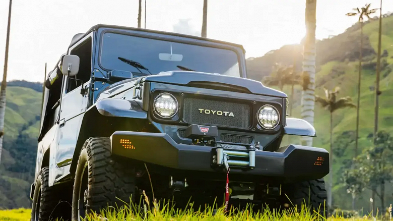 «Chevrolet» kompaniýasynyň 6,2 litrlik V8 hereketlendirijisi bilen utgaşdyrylan täze «Toyota FJ» görkezildi