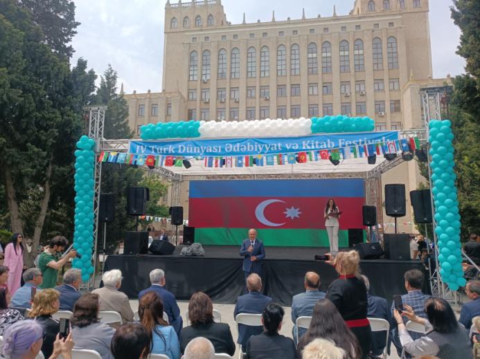 Туркменистан принимает участие в IV Фестивале литературы и книги тюркского мира в Баку