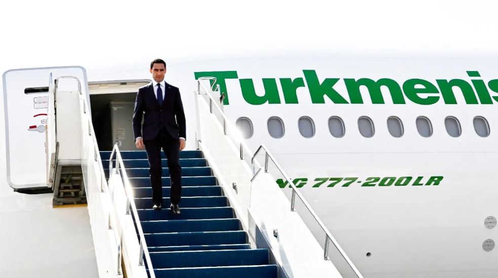 Президент Туркменистана прибыл в Астану на саммит ЦА-Китай
