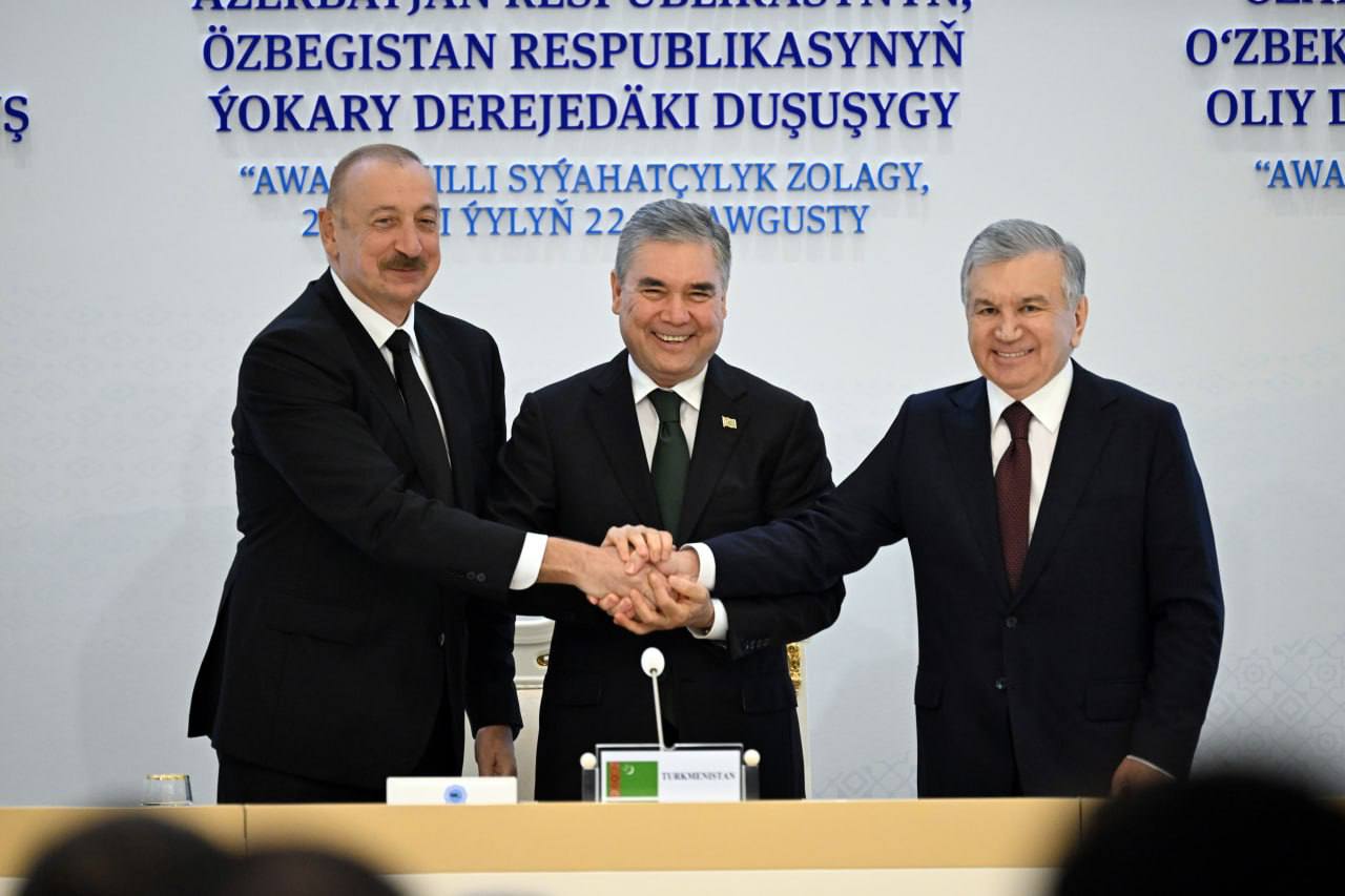 Ar­ka­dag we Fi­zu­li şä­he­rleri doganlaşan şäherler boldular