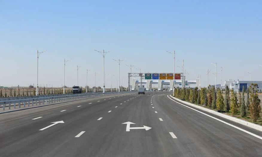 В Туркменистане построят завод красок для дорожной разметки