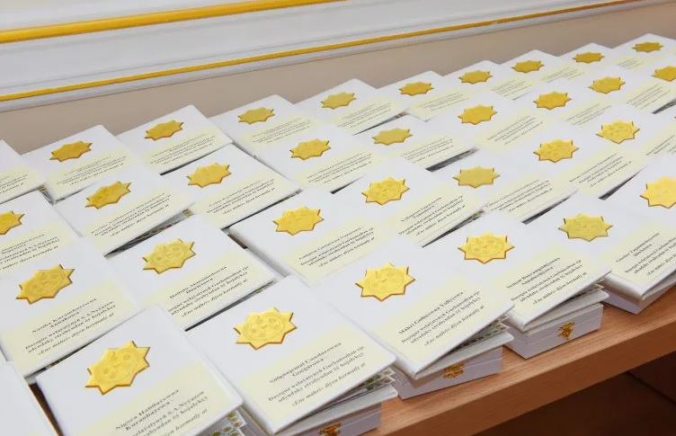 Prezident köp çagaly enelere «Ene mähri» adyny dakmak barada Permana gol çekdi