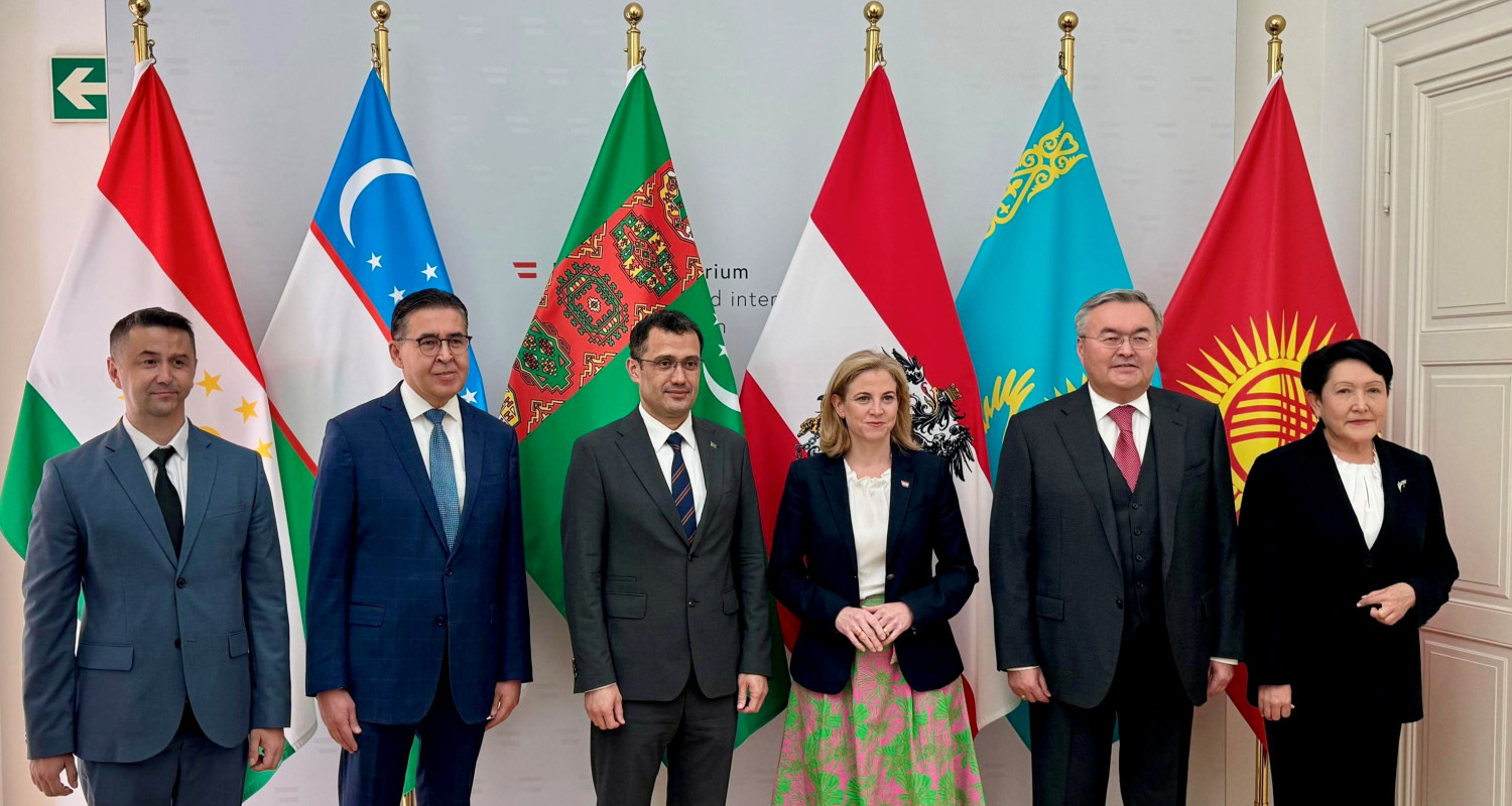 Türkmen diplomaty Wenada geçirilen Merkezi Aziýa ýurtlarynyň Awstriýadaky ilçileriniň duşuşygyna gatnaşdy