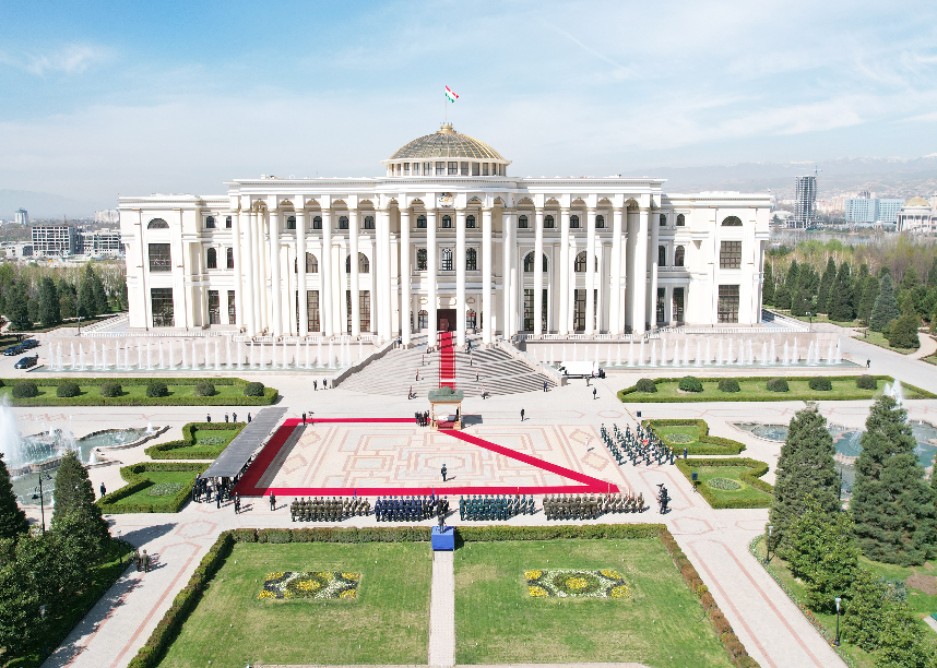 Millet köşgünde Türkmenistanyň Halk Maslahatynyň Başlygy Gurbanguly Berdimuhamedowy resmi garşylamak dabarasy geçirildi